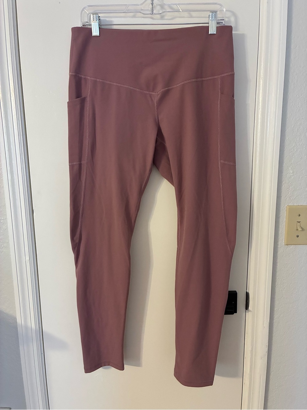 Mid-Rise Mauve Leggings with Side Pockets